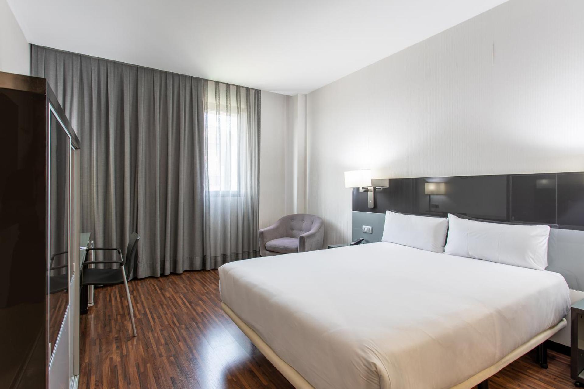 Hotel Ciudad De มอสโตเลส ภายนอก รูปภาพ