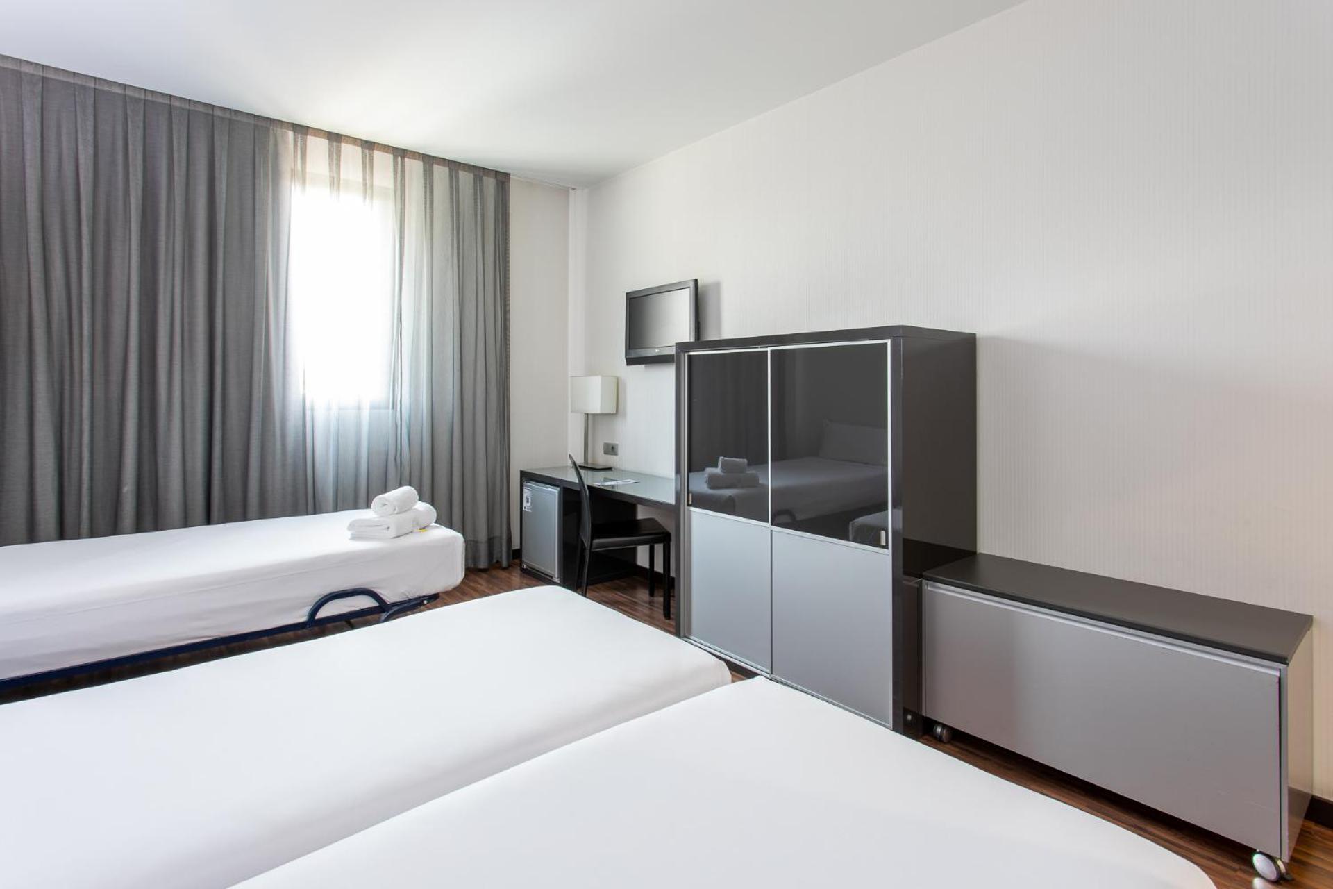 Hotel Ciudad De มอสโตเลส ภายนอก รูปภาพ
