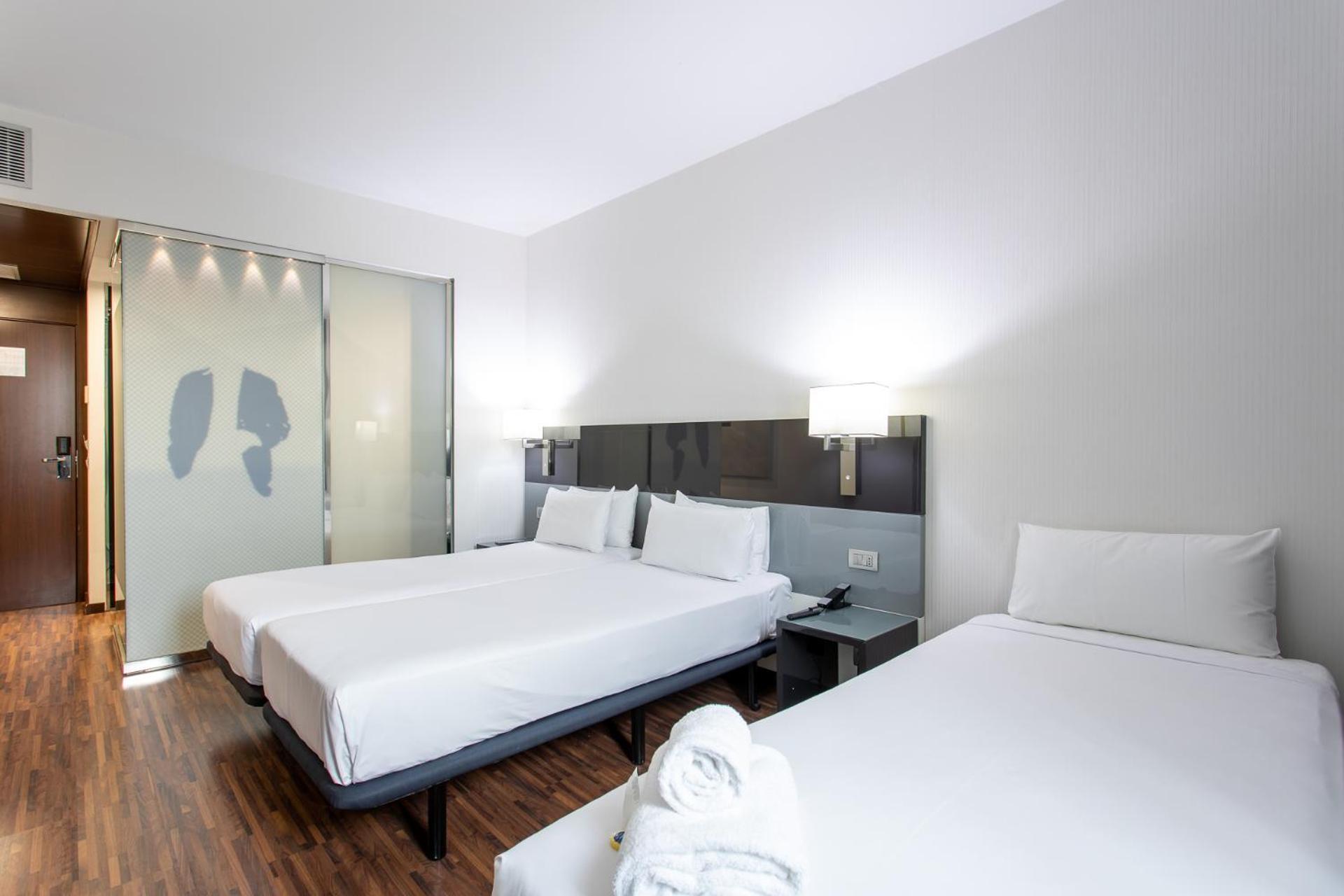 Hotel Ciudad De มอสโตเลส ภายนอก รูปภาพ
