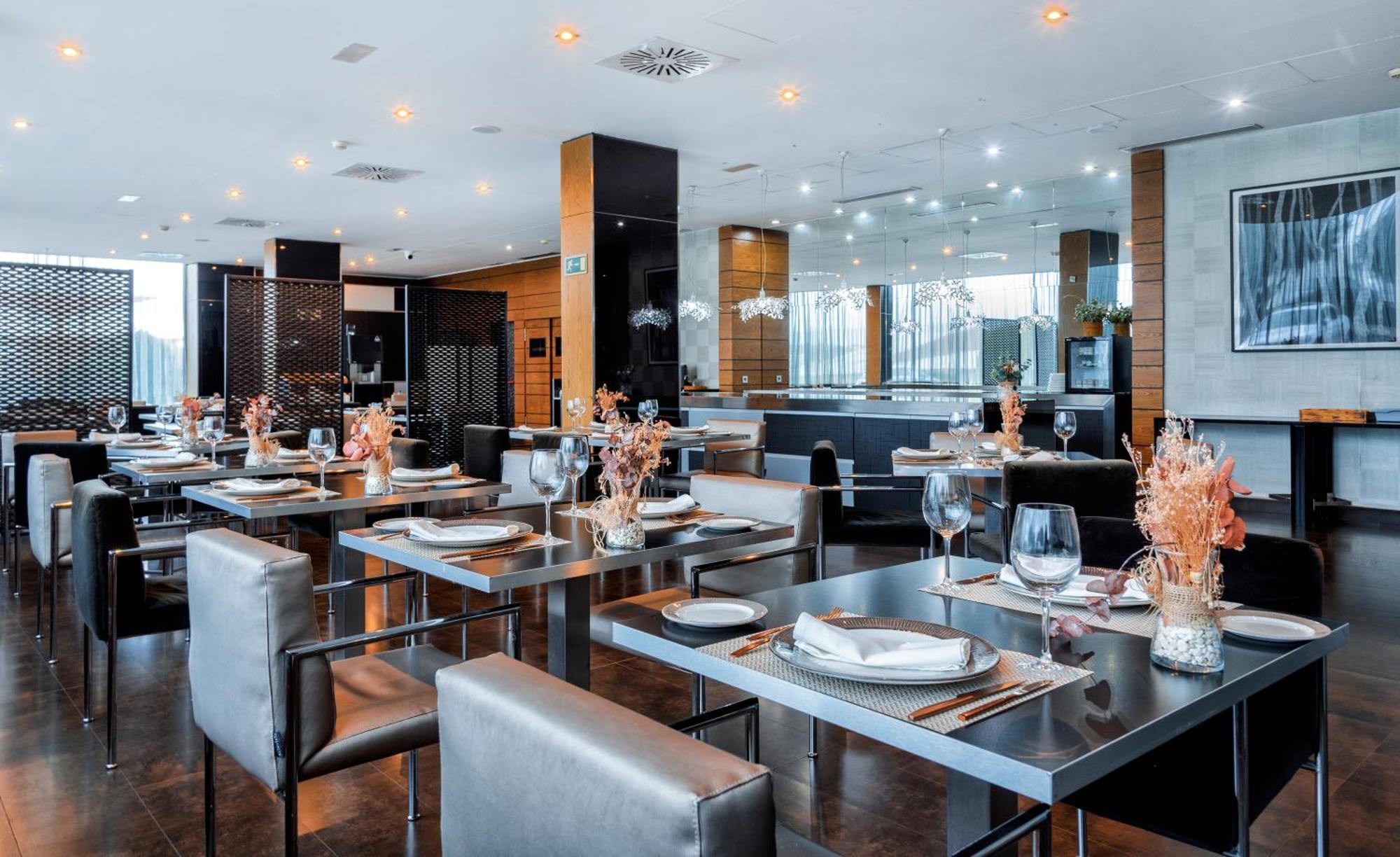 Hotel Ciudad De มอสโตเลส ภายนอก รูปภาพ