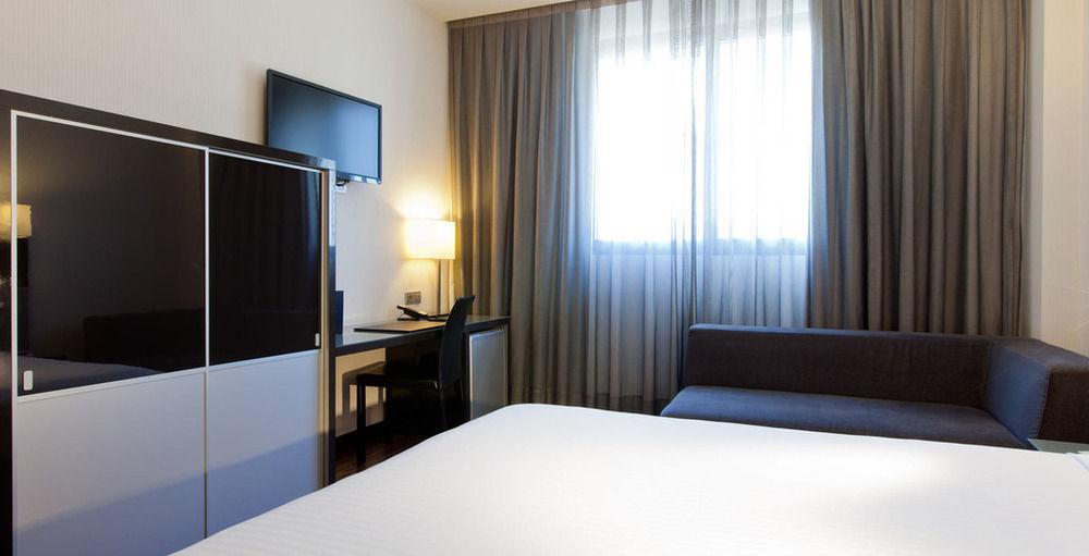 Hotel Ciudad De มอสโตเลส ภายนอก รูปภาพ