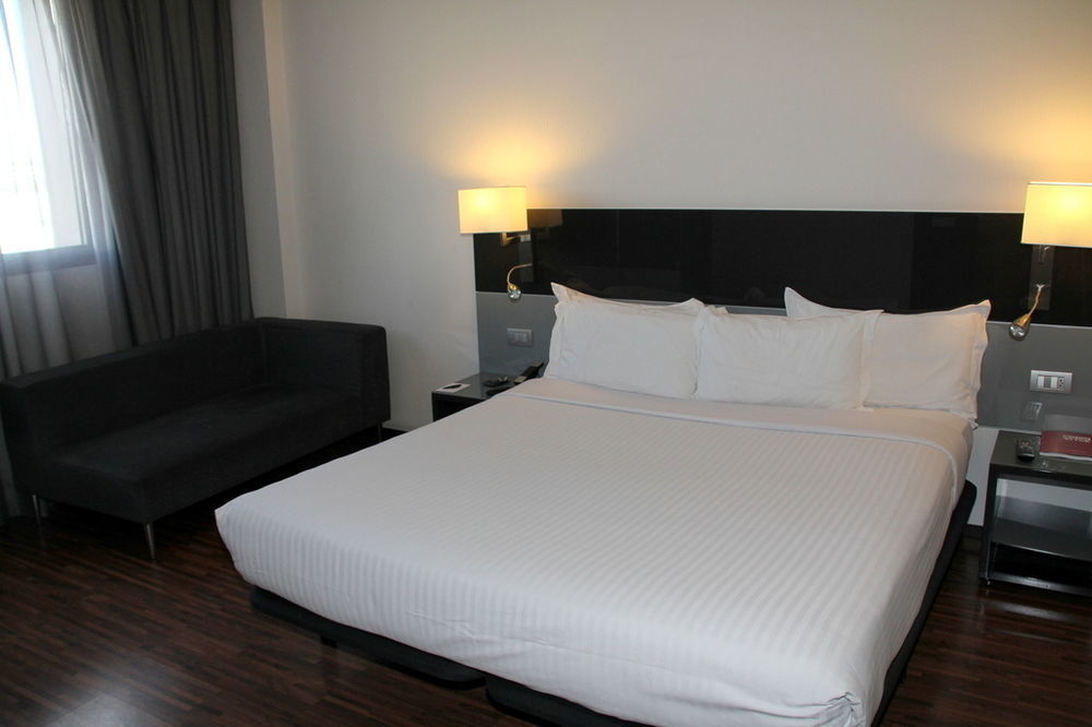Hotel Ciudad De มอสโตเลส ภายนอก รูปภาพ