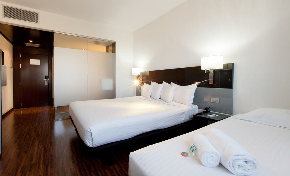 Hotel Ciudad De มอสโตเลส ภายนอก รูปภาพ