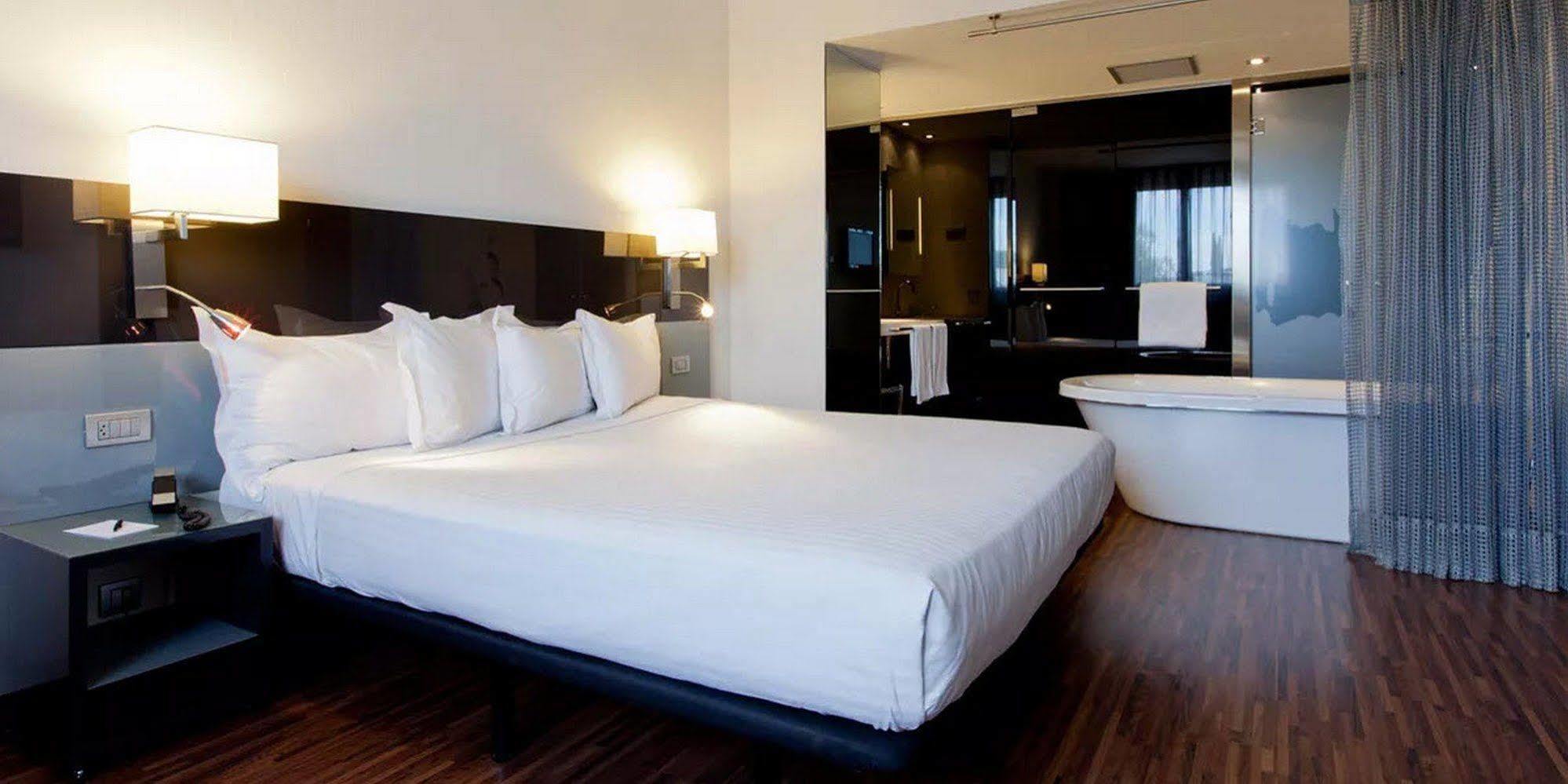 Hotel Ciudad De มอสโตเลส ภายนอก รูปภาพ